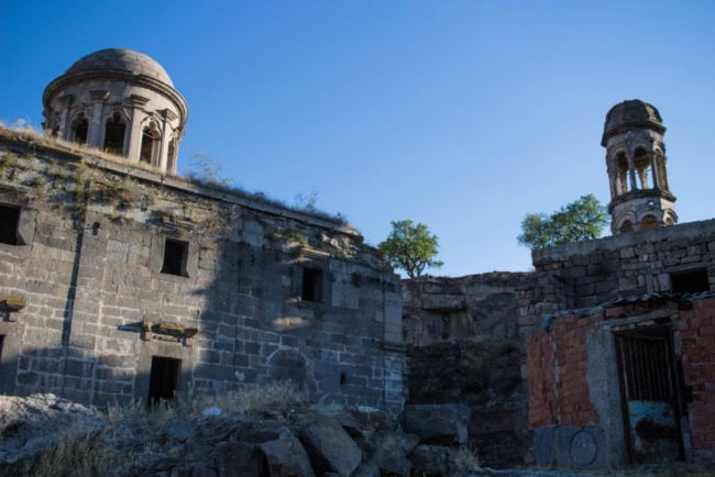 Üç Azizler (Agia Triada) Kilisesi
