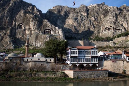 Kral Kaya Mezarları ve Hazeranlar Konağı, Amasya